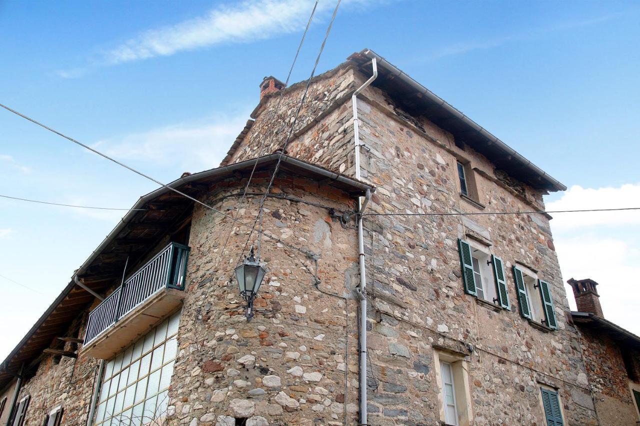 La Vecchia Torre Lägenhet Porto Valtravaglia Exteriör bild
