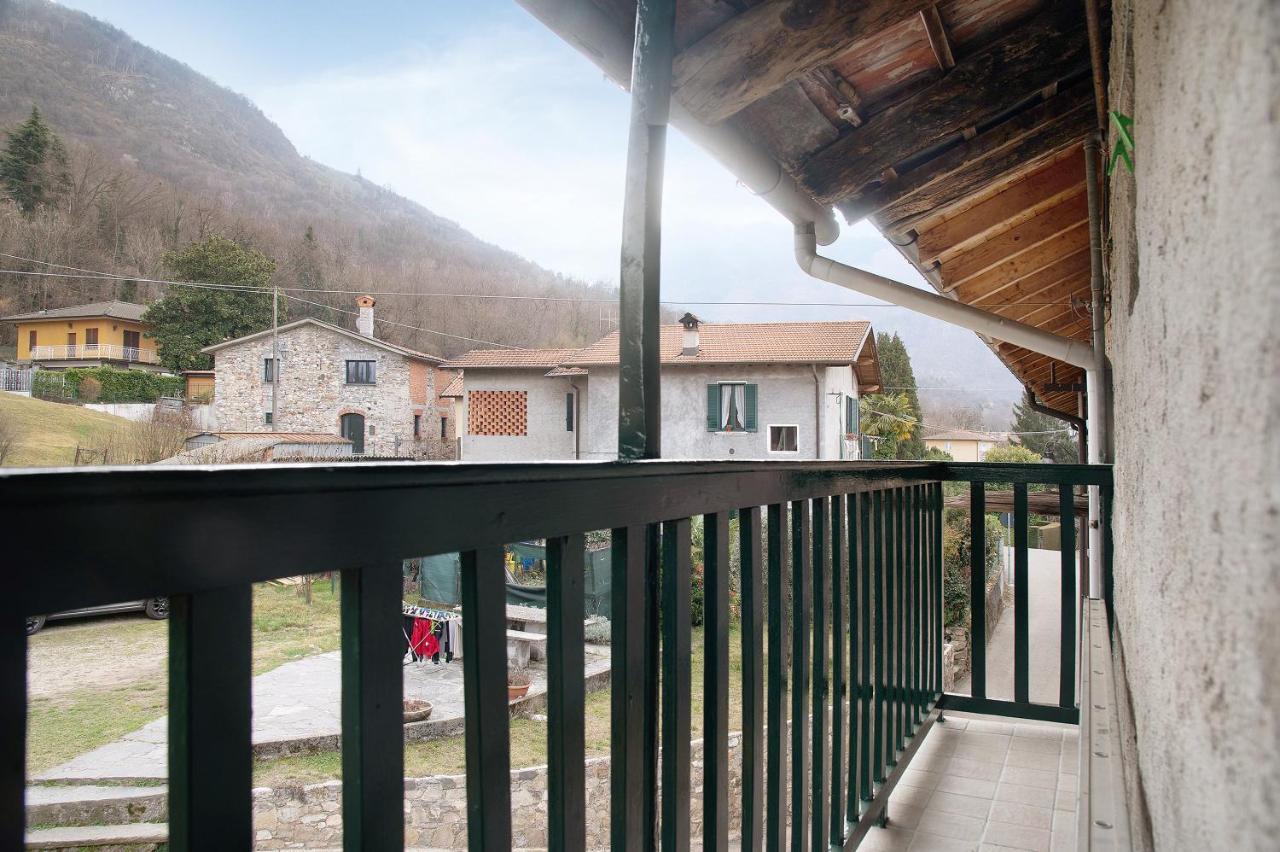 La Vecchia Torre Lägenhet Porto Valtravaglia Exteriör bild
